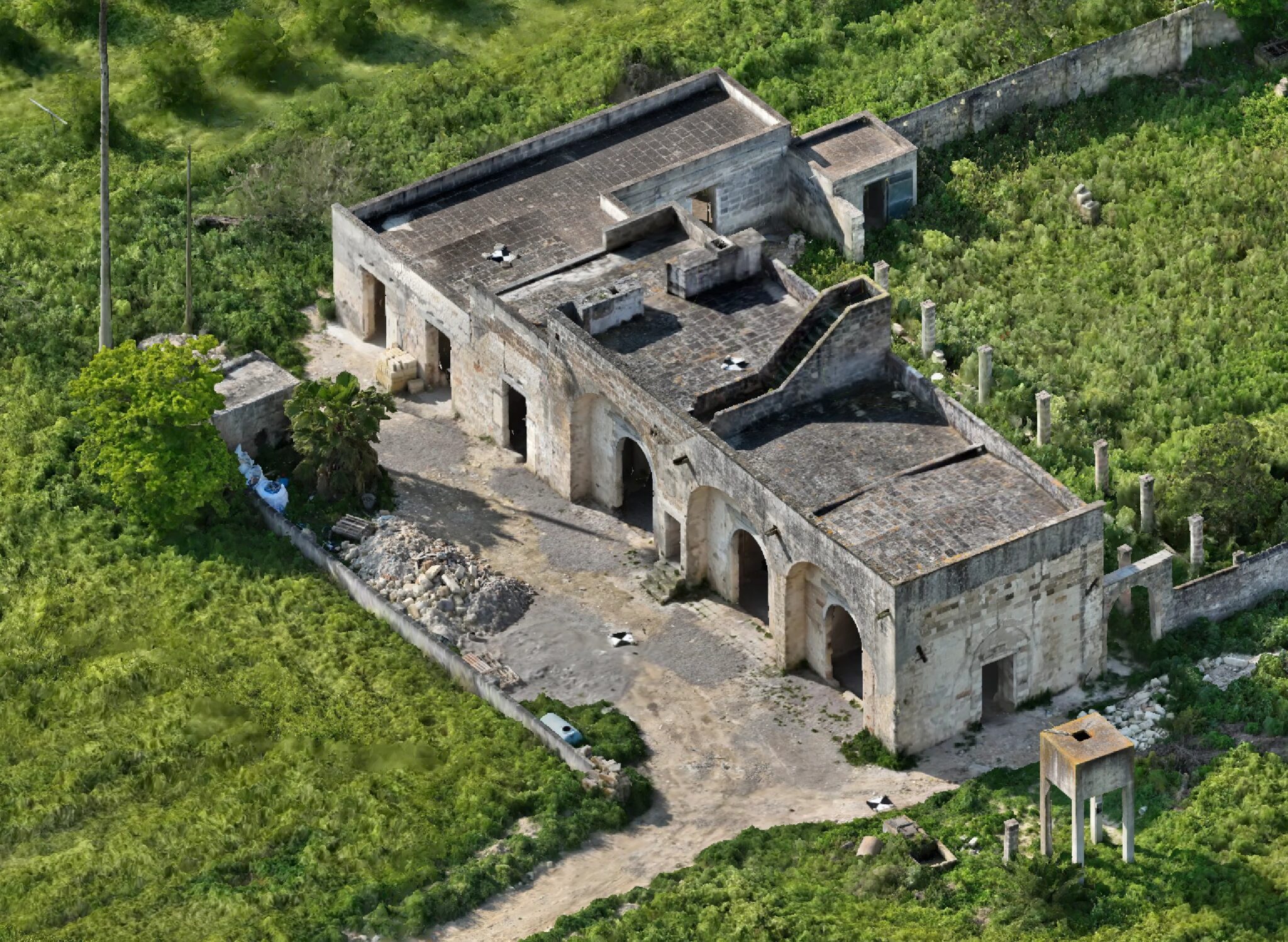 Drone survey: textured 3D model of a masseria before restoration